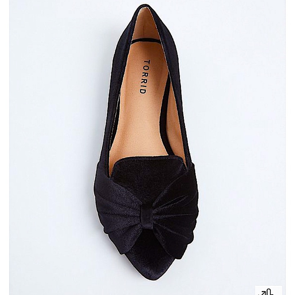 Torrid Black Velvet Pointed Toe Bow Flats Shoes 10W Wide